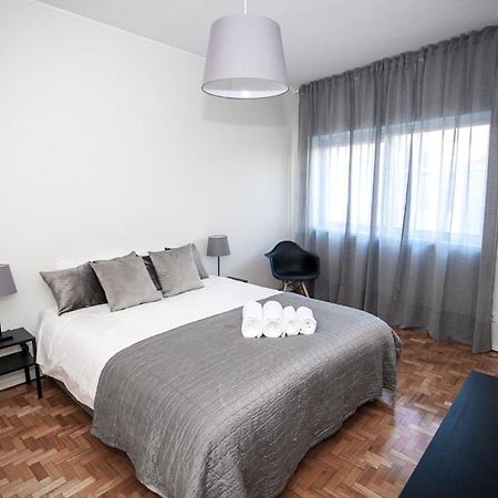 Downtown 3 Bedroom With Balcony - Quiet Street - Family Friendly - Groups Порто Екстериор снимка