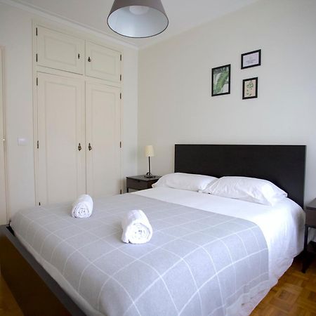 Downtown 3 Bedroom With Balcony - Quiet Street - Family Friendly - Groups Порто Екстериор снимка