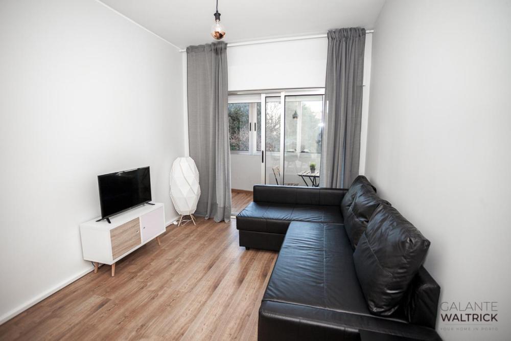 Downtown 3 Bedroom With Balcony - Quiet Street - Family Friendly - Groups Порто Екстериор снимка