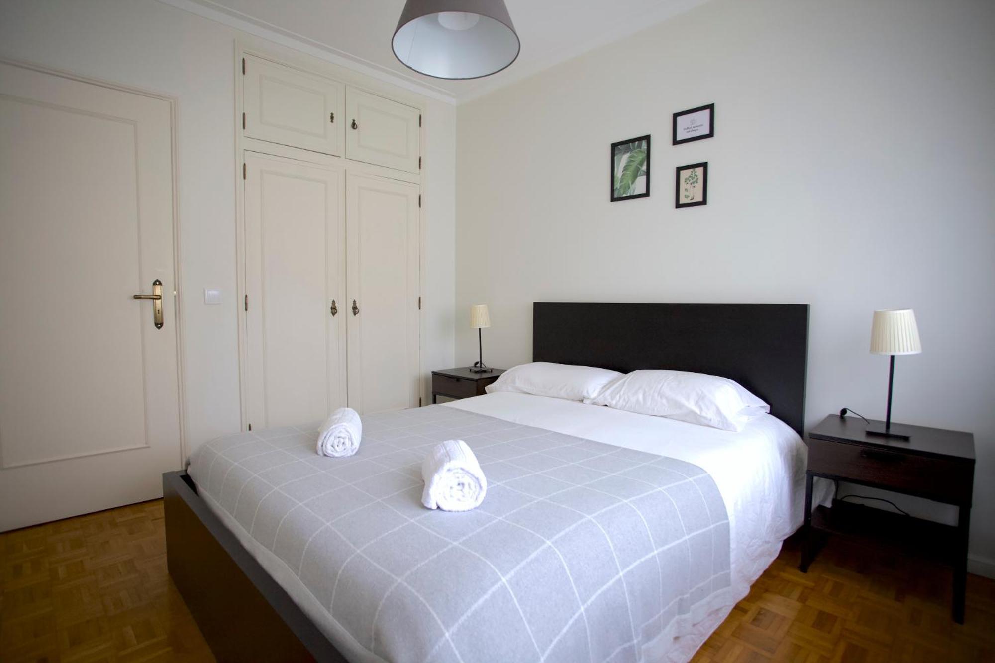 Downtown 3 Bedroom With Balcony - Quiet Street - Family Friendly - Groups Порто Екстериор снимка