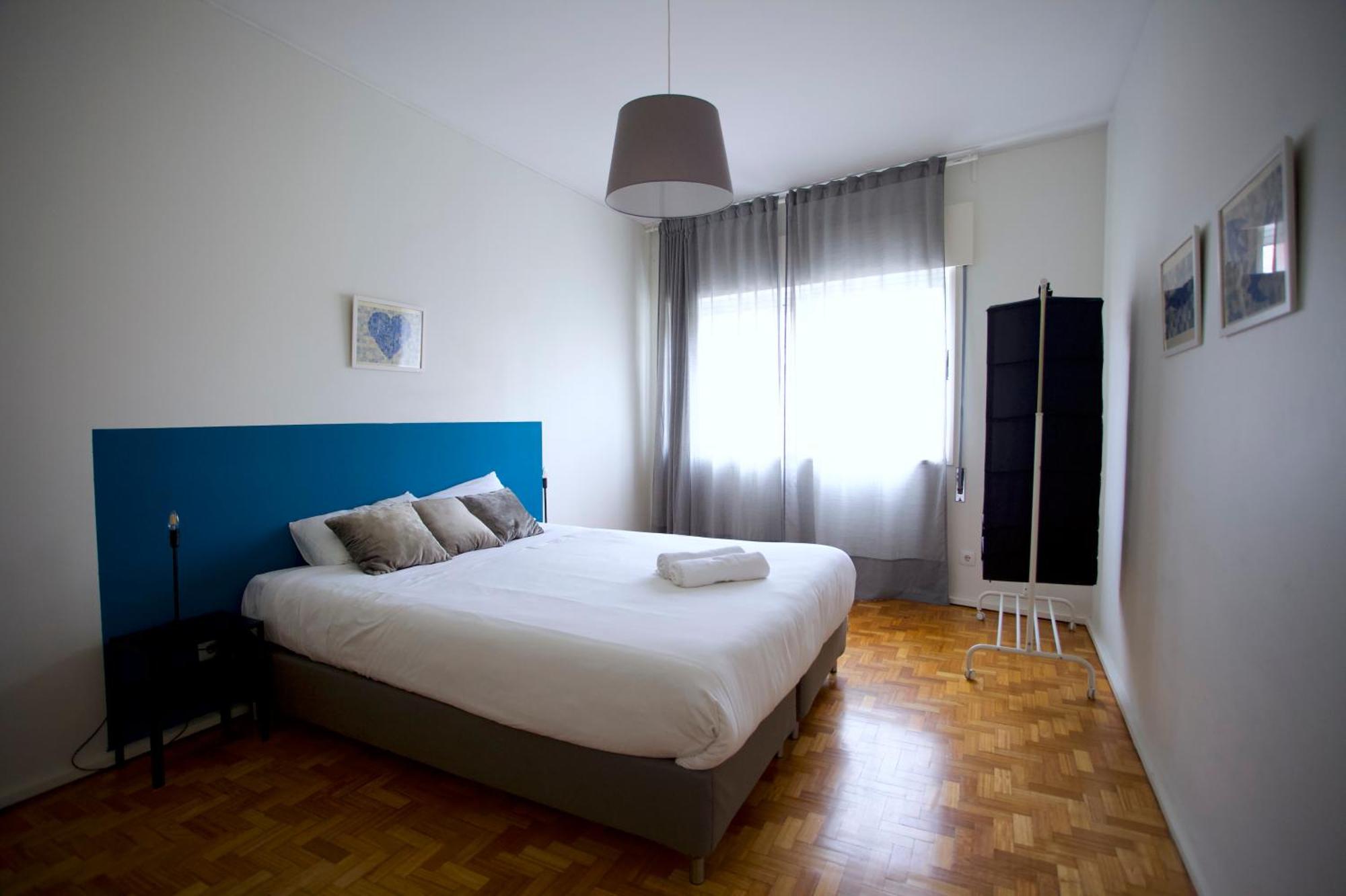 Downtown 3 Bedroom With Balcony - Quiet Street - Family Friendly - Groups Порто Екстериор снимка
