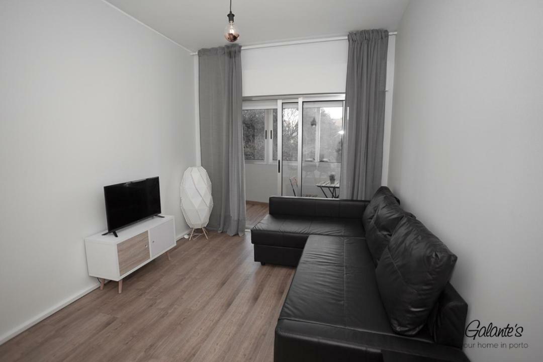 Downtown 3 Bedroom With Balcony - Quiet Street - Family Friendly - Groups Порто Екстериор снимка