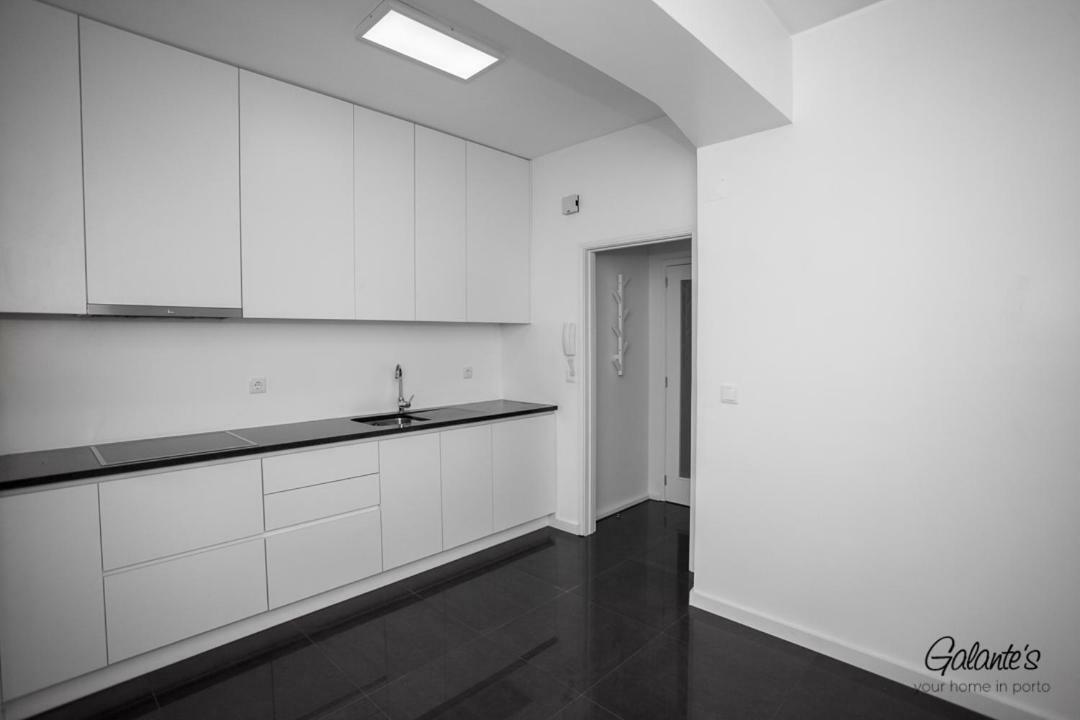 Downtown 3 Bedroom With Balcony - Quiet Street - Family Friendly - Groups Порто Екстериор снимка