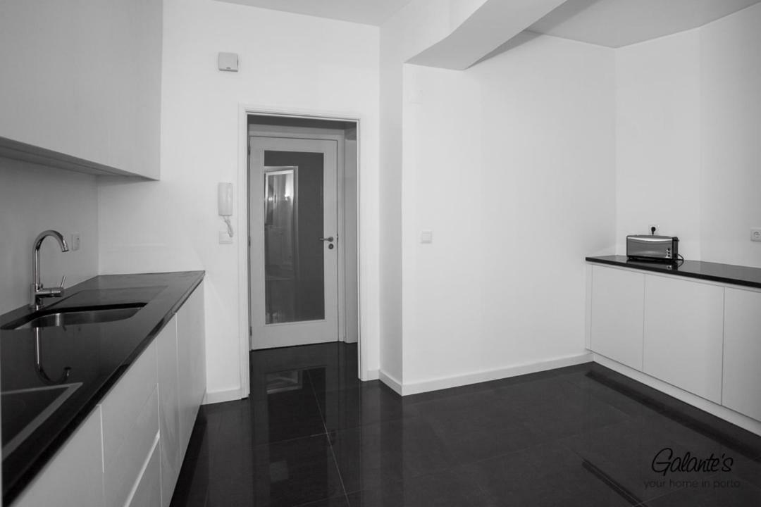 Downtown 3 Bedroom With Balcony - Quiet Street - Family Friendly - Groups Порто Екстериор снимка